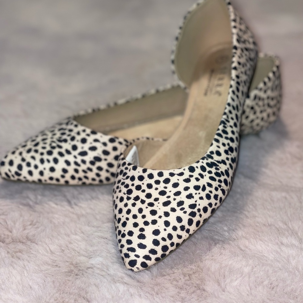 Stylish Black and White Women's Flats